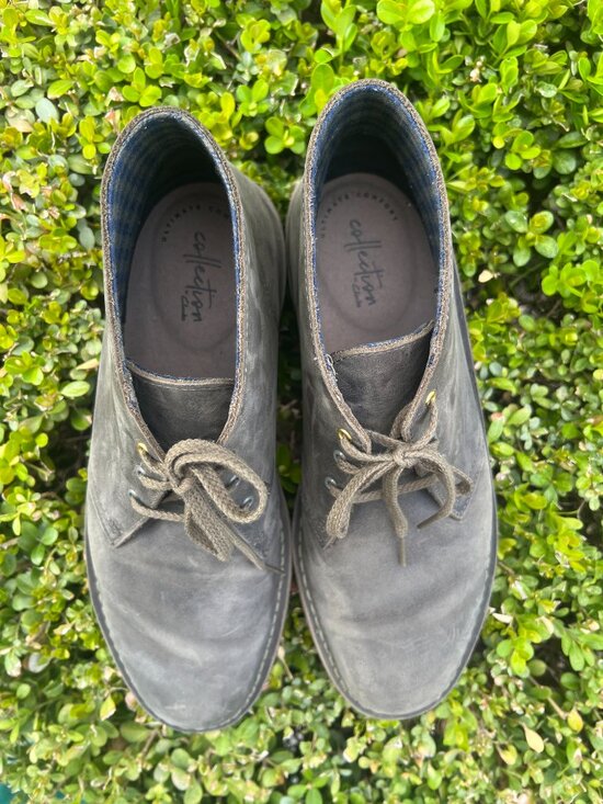 Like new Clarks Collection Leather Chukka Boot - Shepton - Dark Olive - Size 10